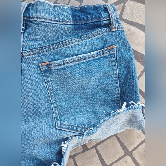 Abercrombie & Fitch High Rise Mom Shorts Size 29 Distressed Raw Hem Curve Love - Picture 5 of 6